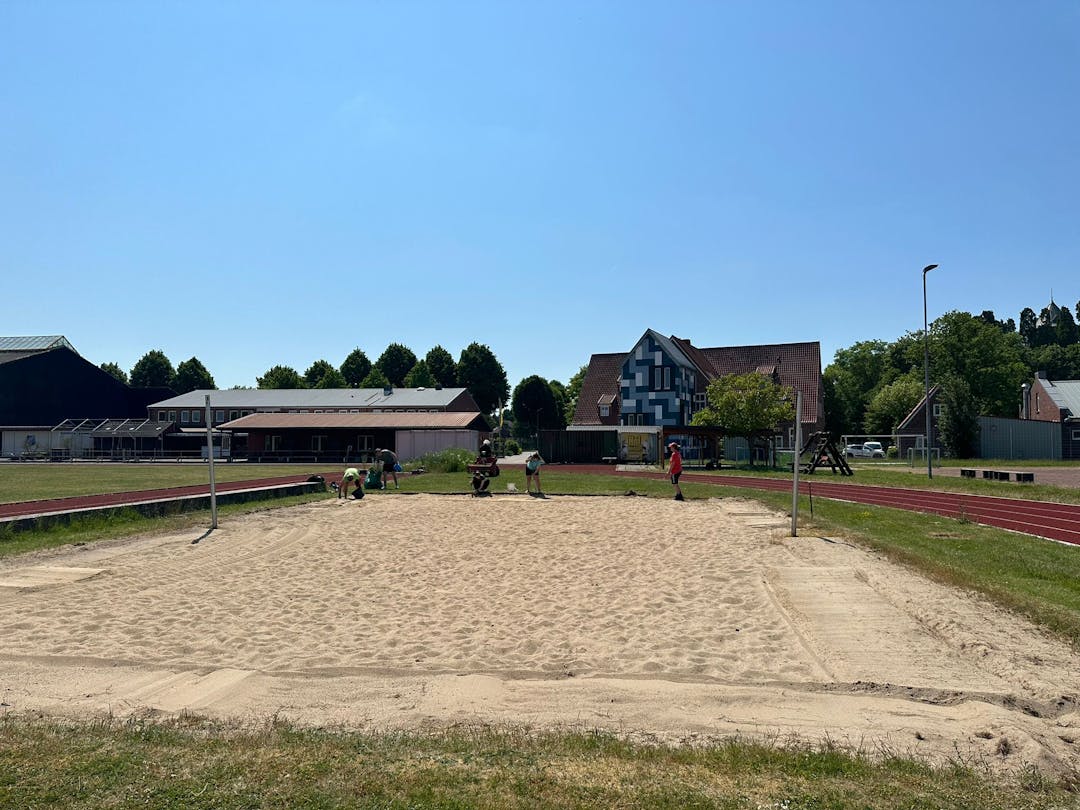 Aufbereitung des Volleyballplatzes für die Outdoorsaison!